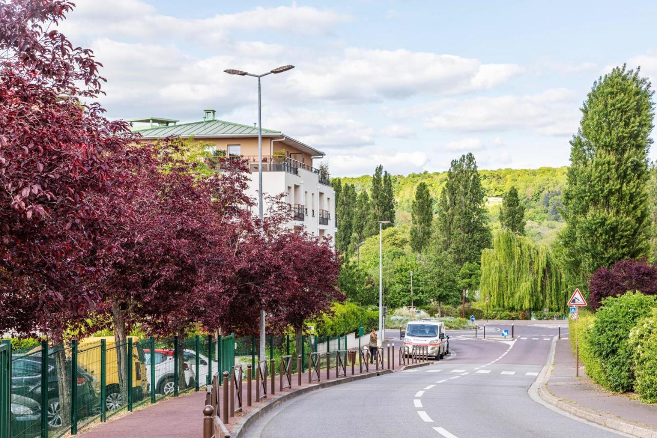 Chic Apart With Parking Apartment Mantes-la-Jolie Bagian luar foto
