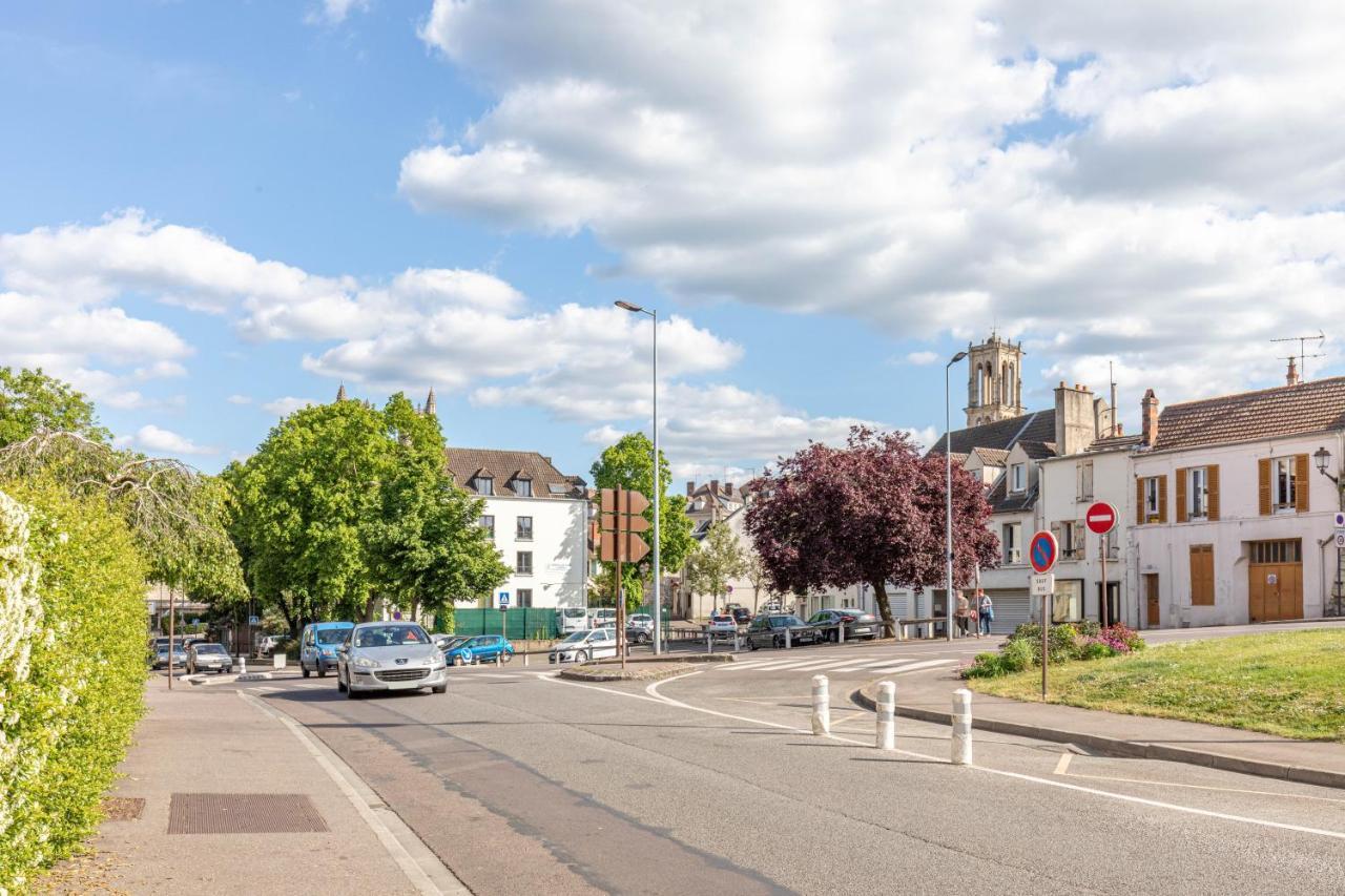Chic Apart With Parking Apartment Mantes-la-Jolie Bagian luar foto