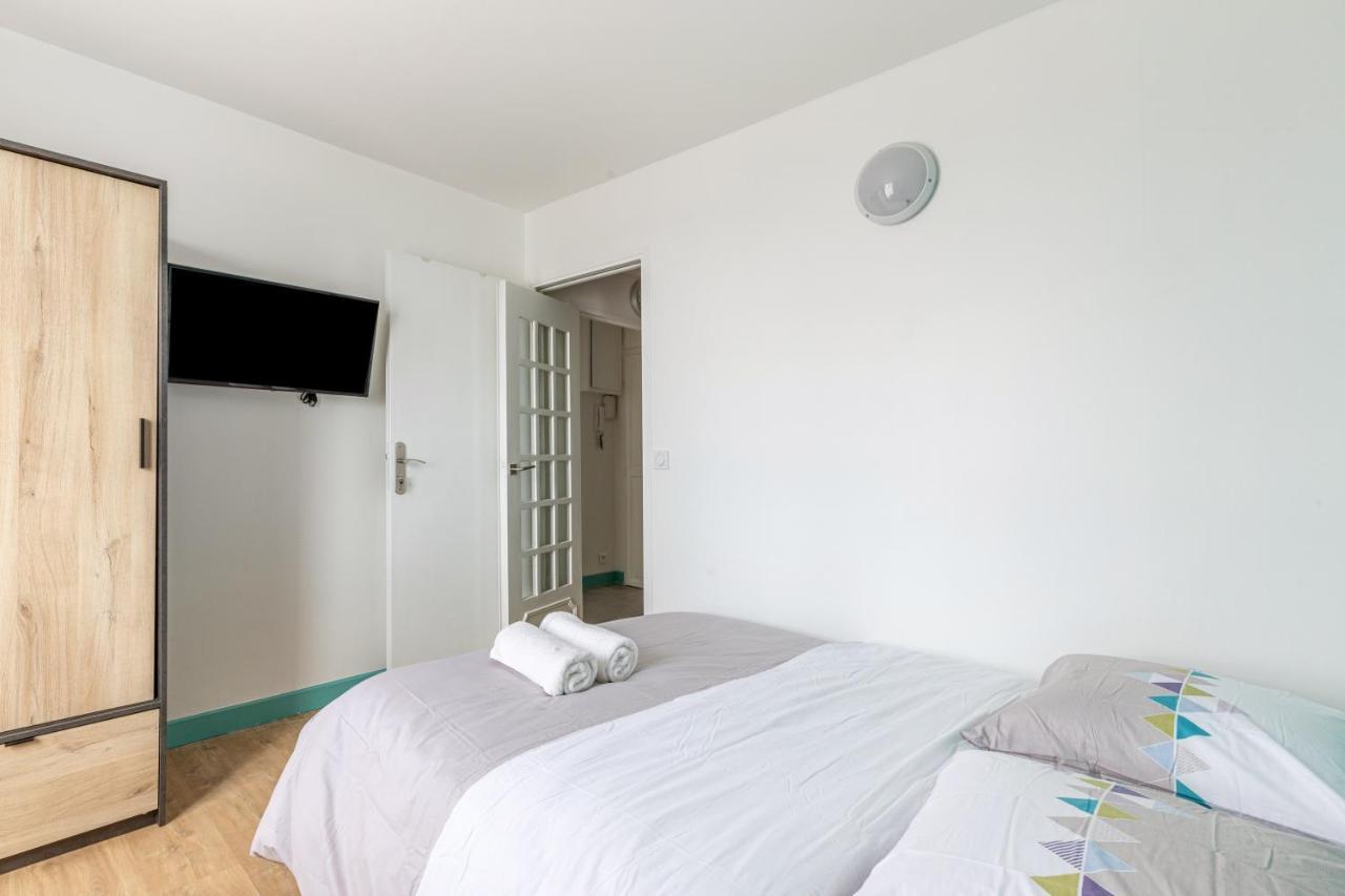 Chic Apart With Parking Apartment Mantes-la-Jolie Bagian luar foto