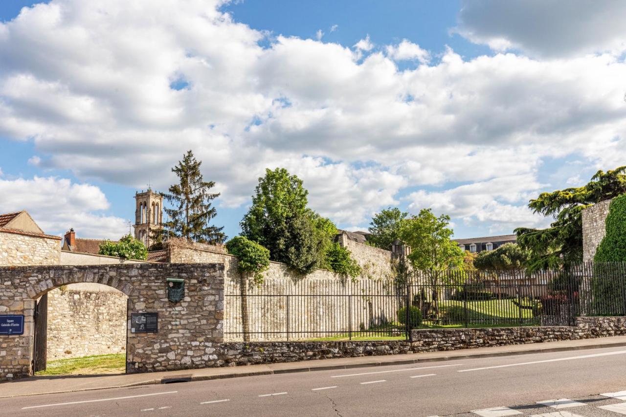 Chic Apart With Parking Apartment Mantes-la-Jolie Bagian luar foto